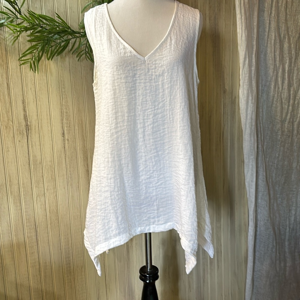 Lulu-B White V-neck Sleeveless Tunic Top, A-line Asymmetrical Hem, Small, EUC